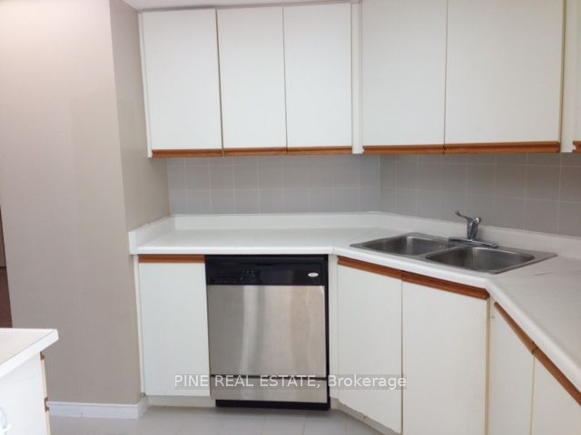 77 Harbour Sq, unit 3207 for rent