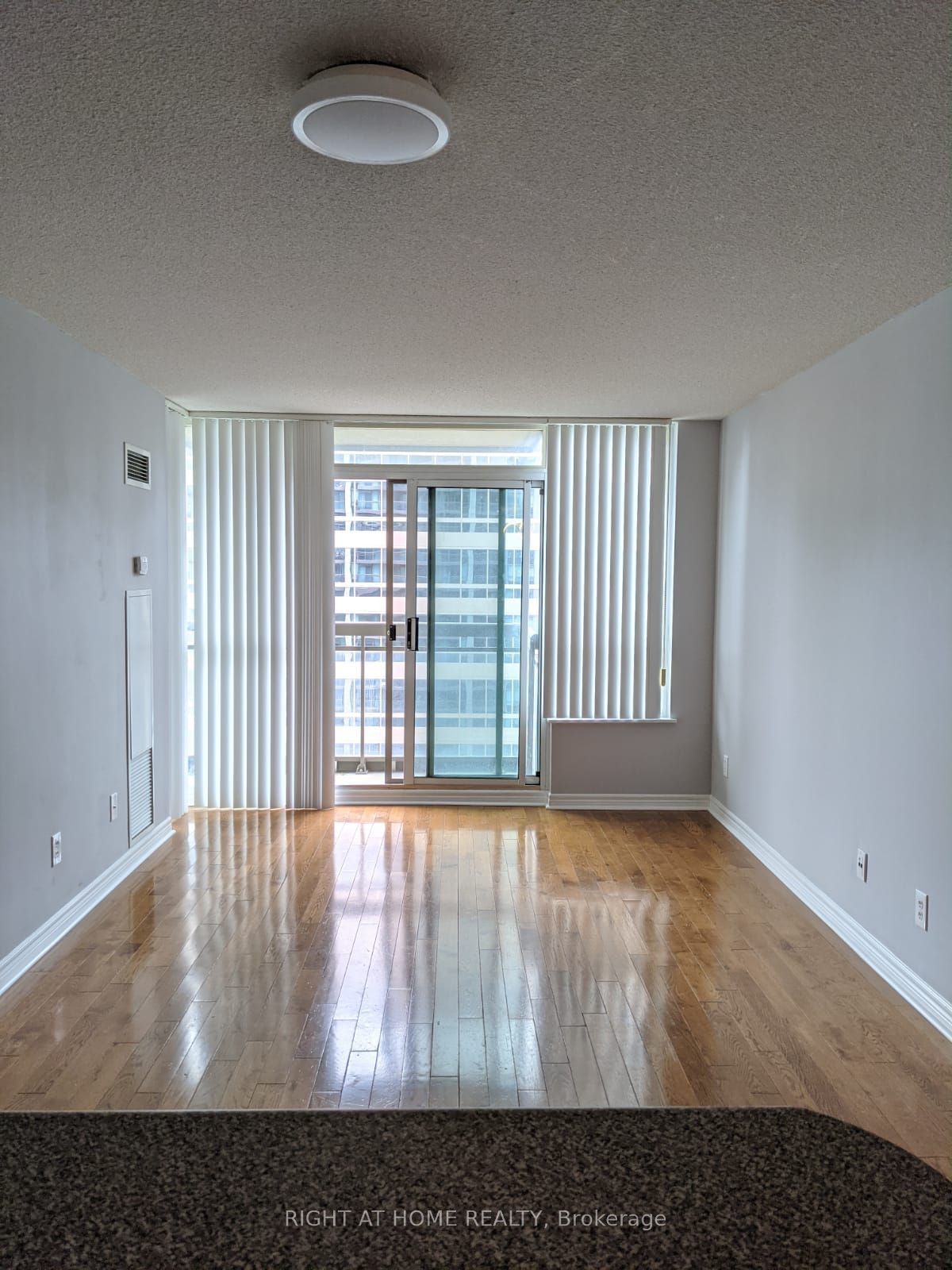 18 Parkview Ave, unit 1601 for sale