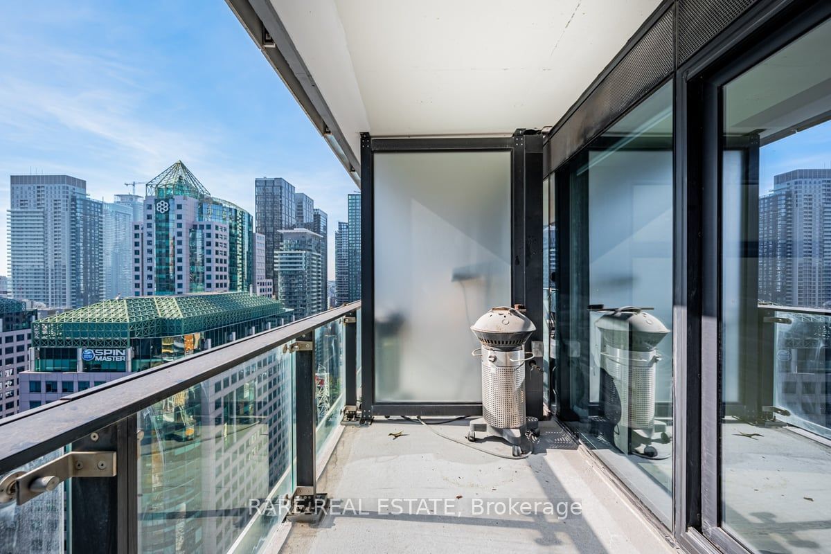 224 King St W, unit 2306 for sale