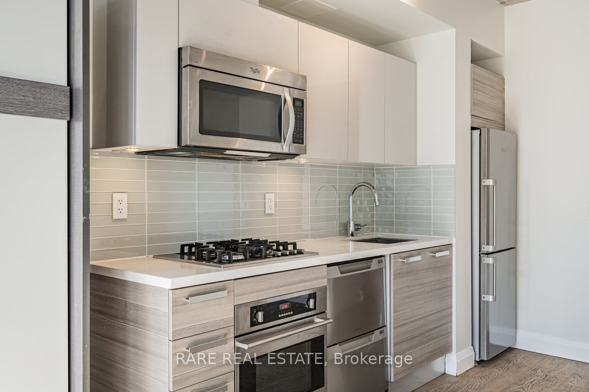 224 King St W, unit 2306 for sale