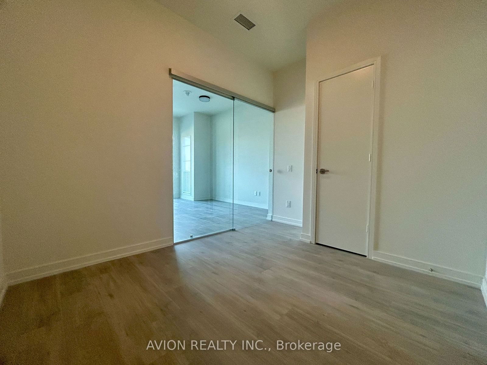 425 Front St E, unit 803 for rent