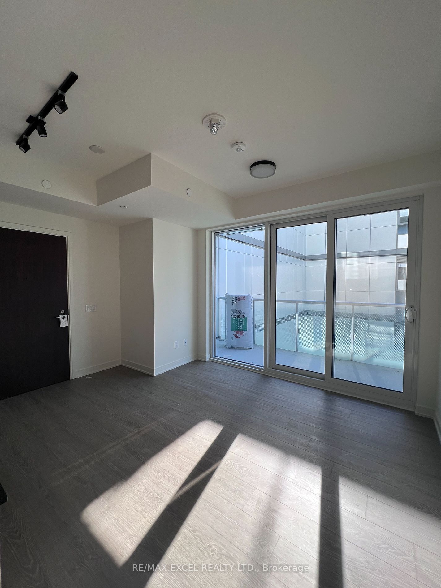 425 FRONT St E, unit 711 for rent