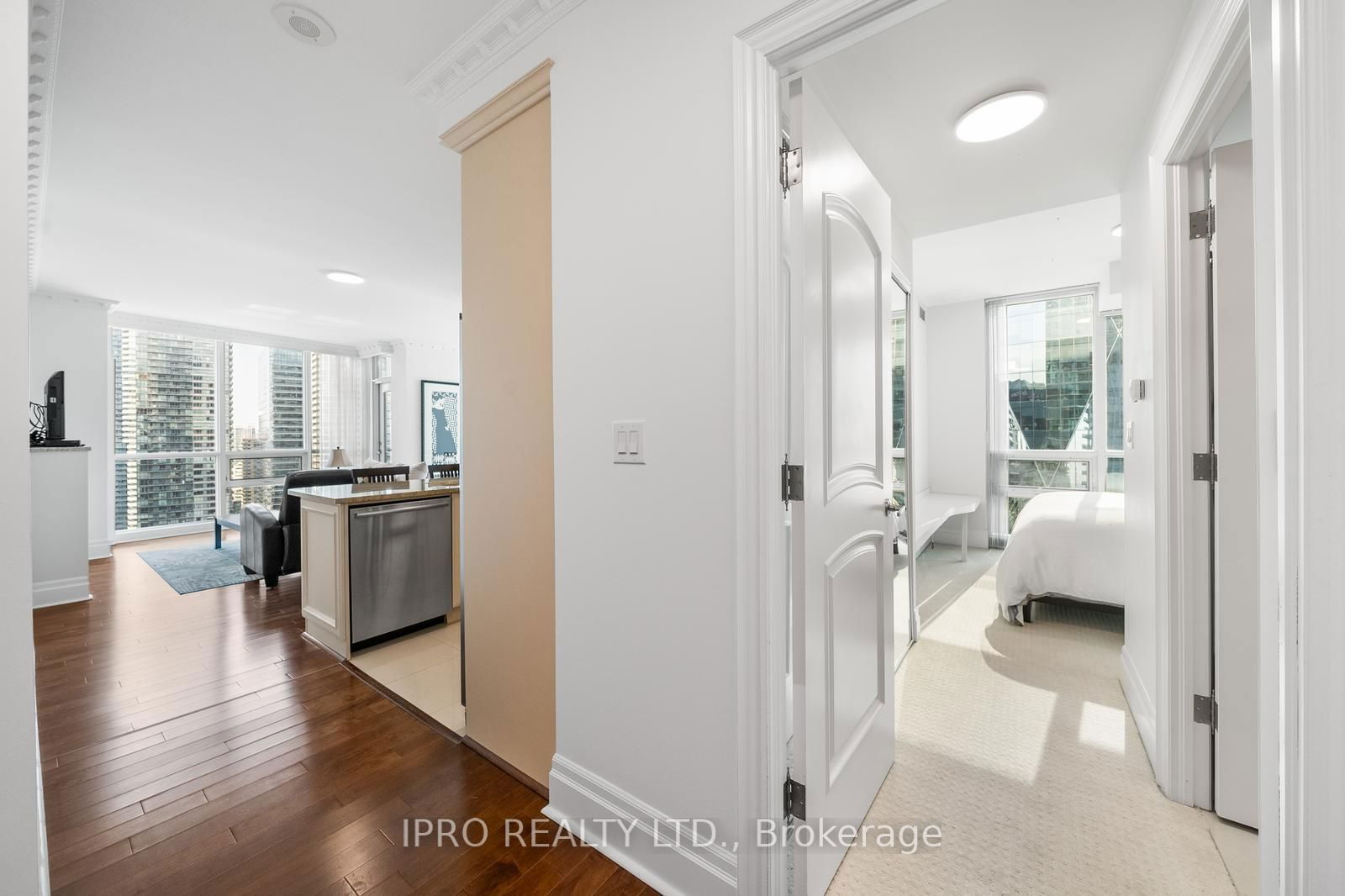 16 Harbour St, unit 3402 for sale