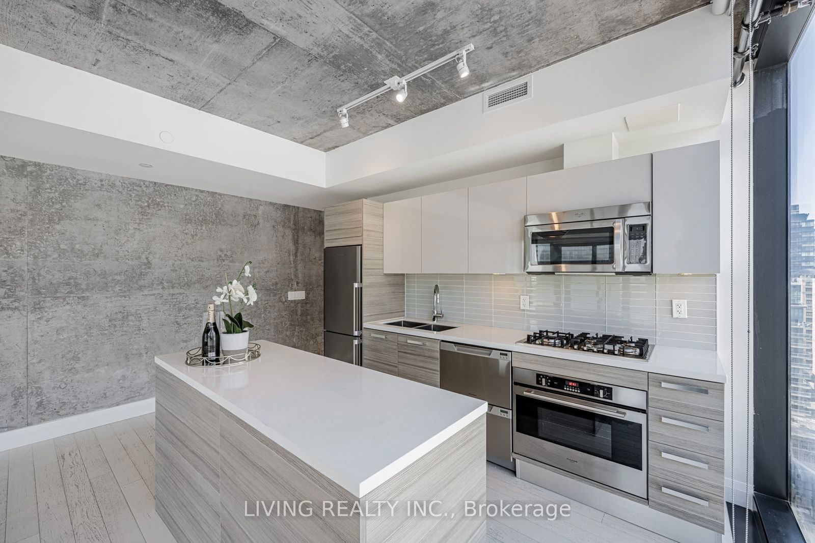 224 King St W, unit 1504 for sale