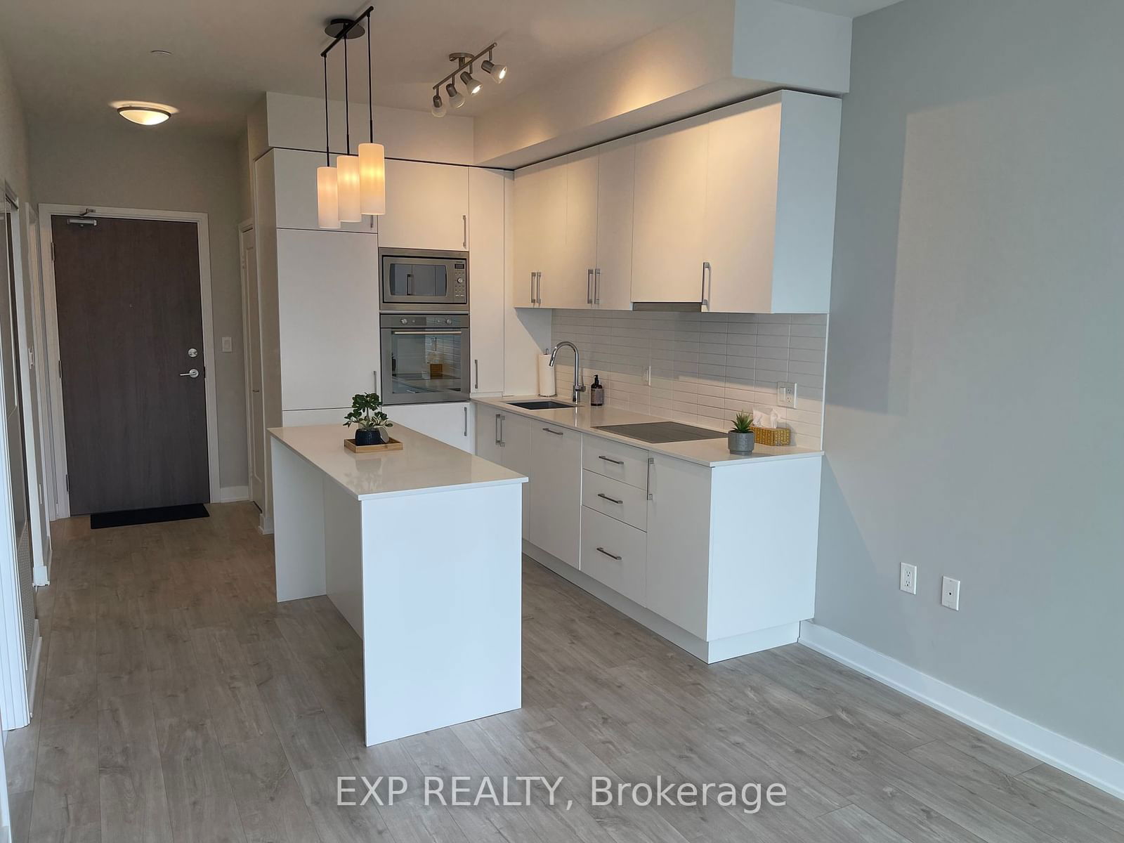 576 Front St W, unit 1618E for rent