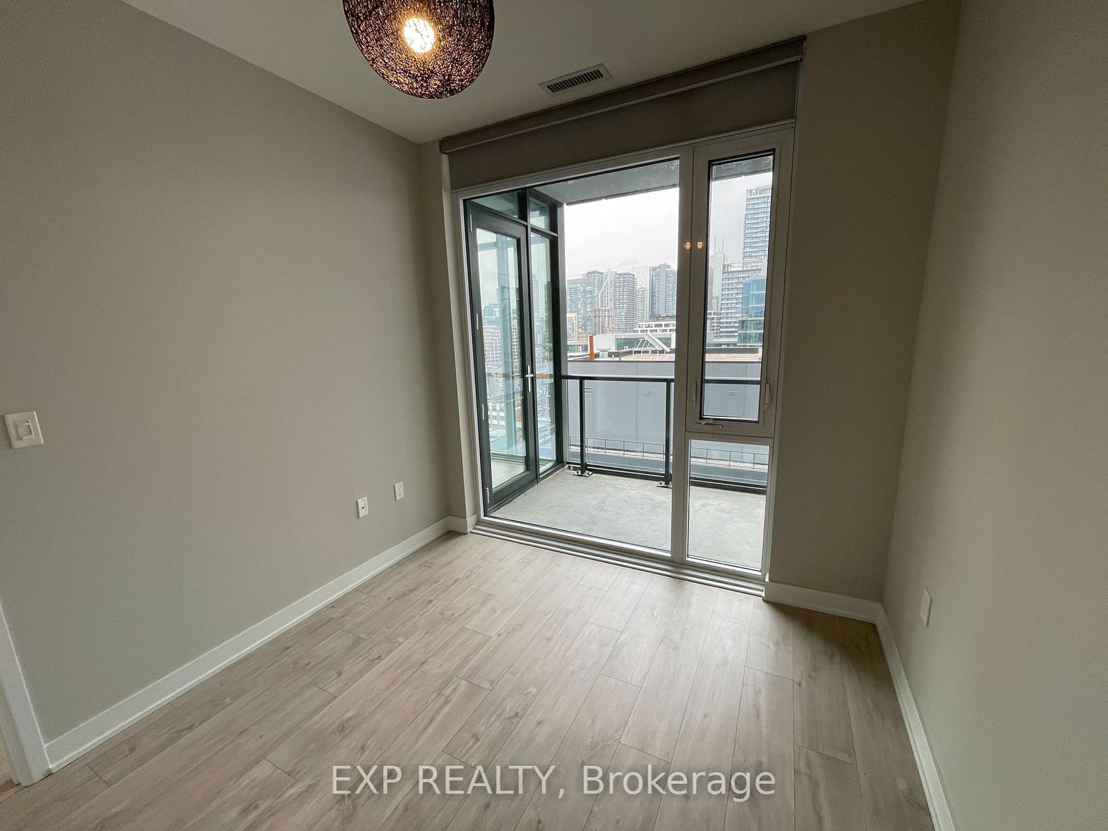 576 Front St W, unit 1618E for rent