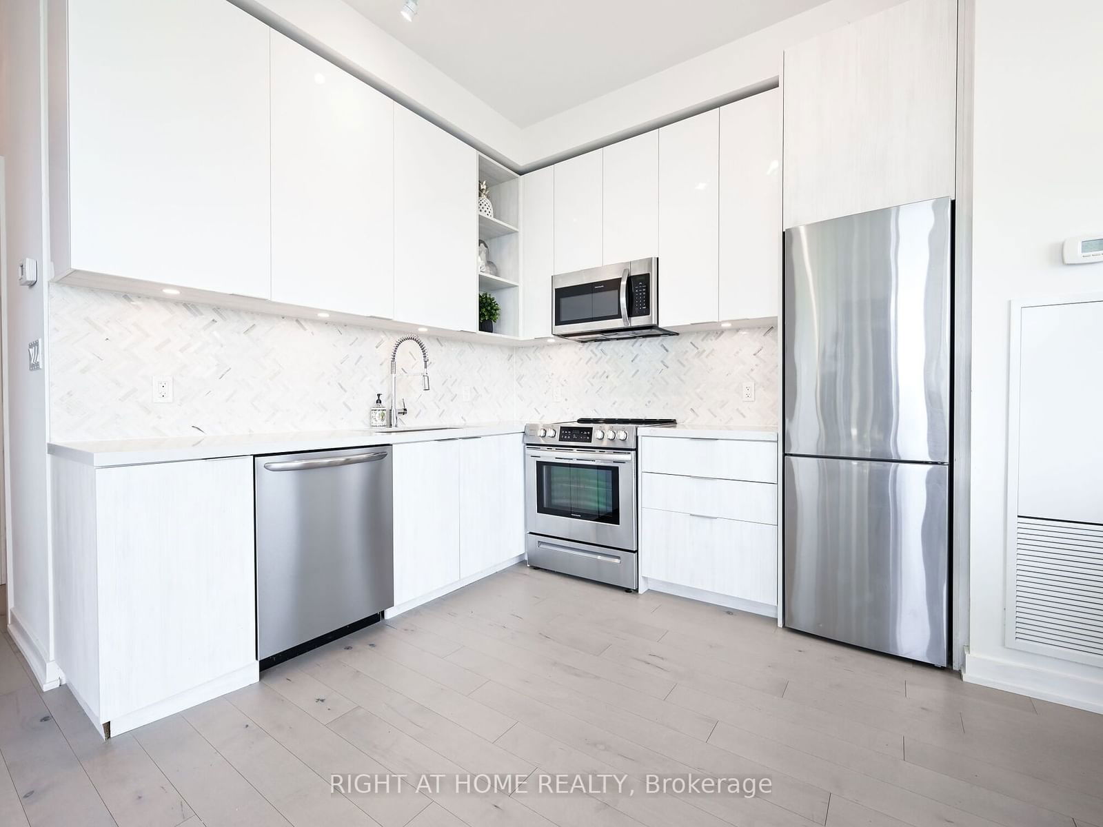 30 Ordnance St, unit 2807 for rent