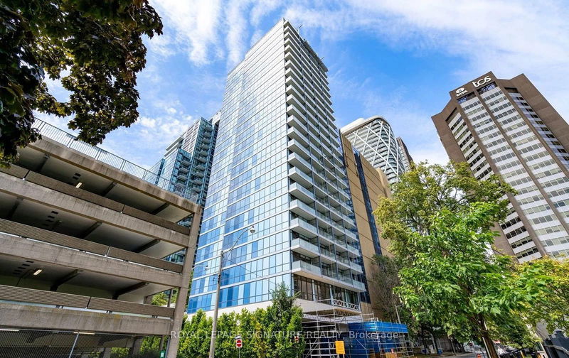 210 Simcoe St, unit 907 for rent