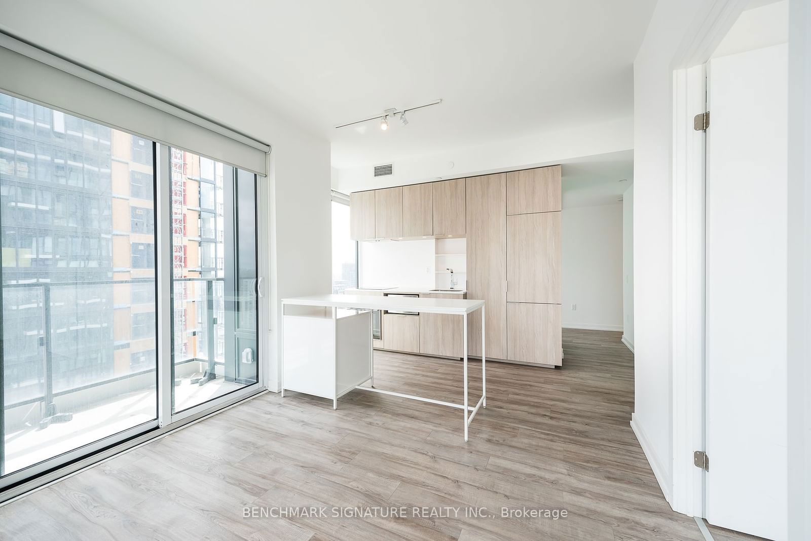 77 Shuter St, unit 2810 for rent