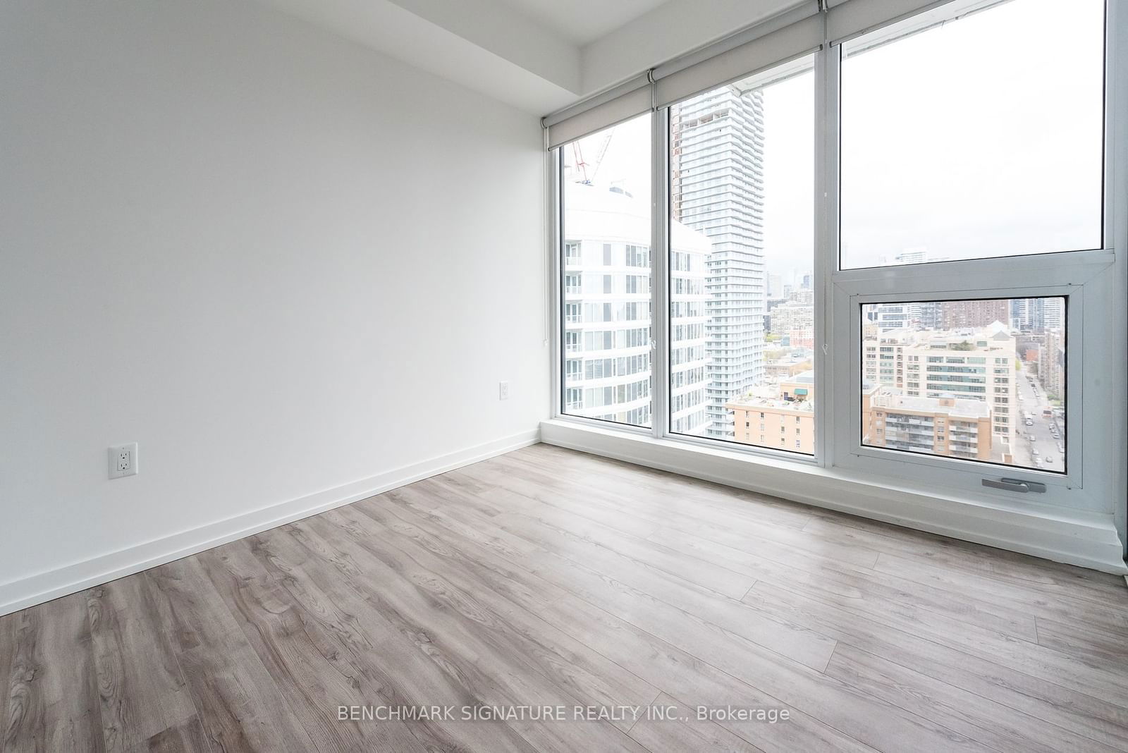 77 Shuter St, unit 2810 for rent