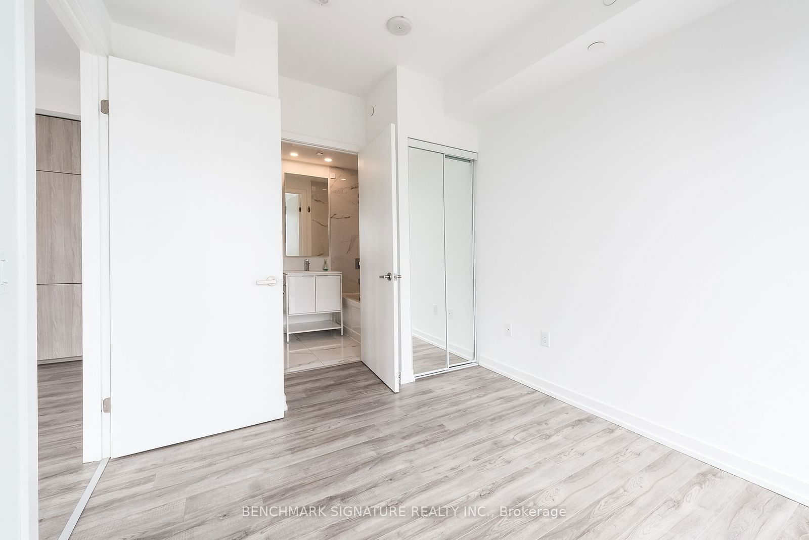 77 Shuter St, unit 2810 for rent