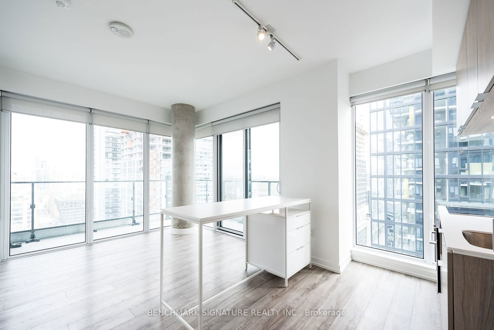 77 Shuter St, unit 2810 for rent