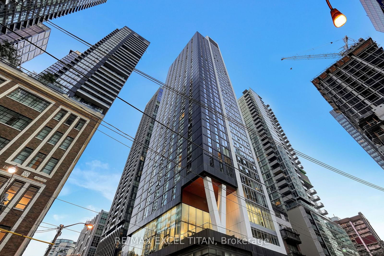 357 King St W, unit 4201 for rent