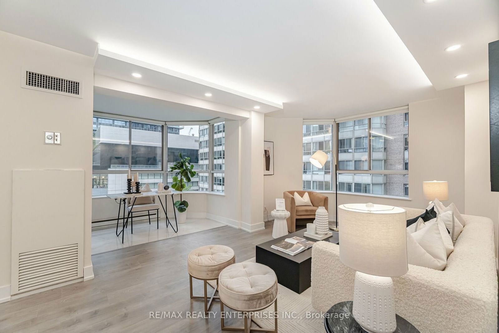 717 Bay St, unit 701 for rent