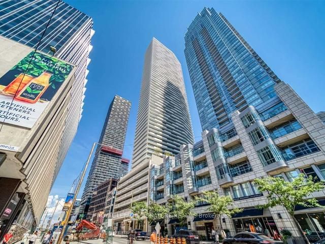 2221 Yonge St, unit 2904 for rent