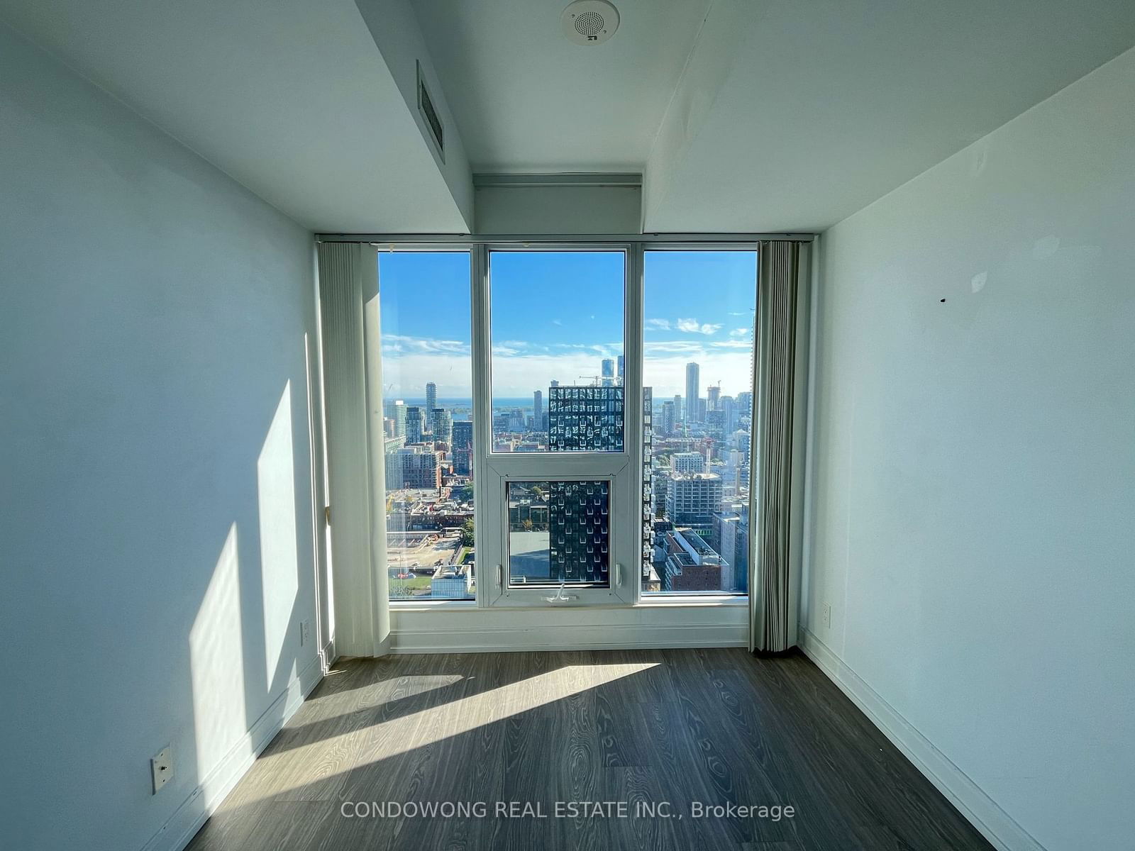 181 Dundas St E, unit 3905 for rent