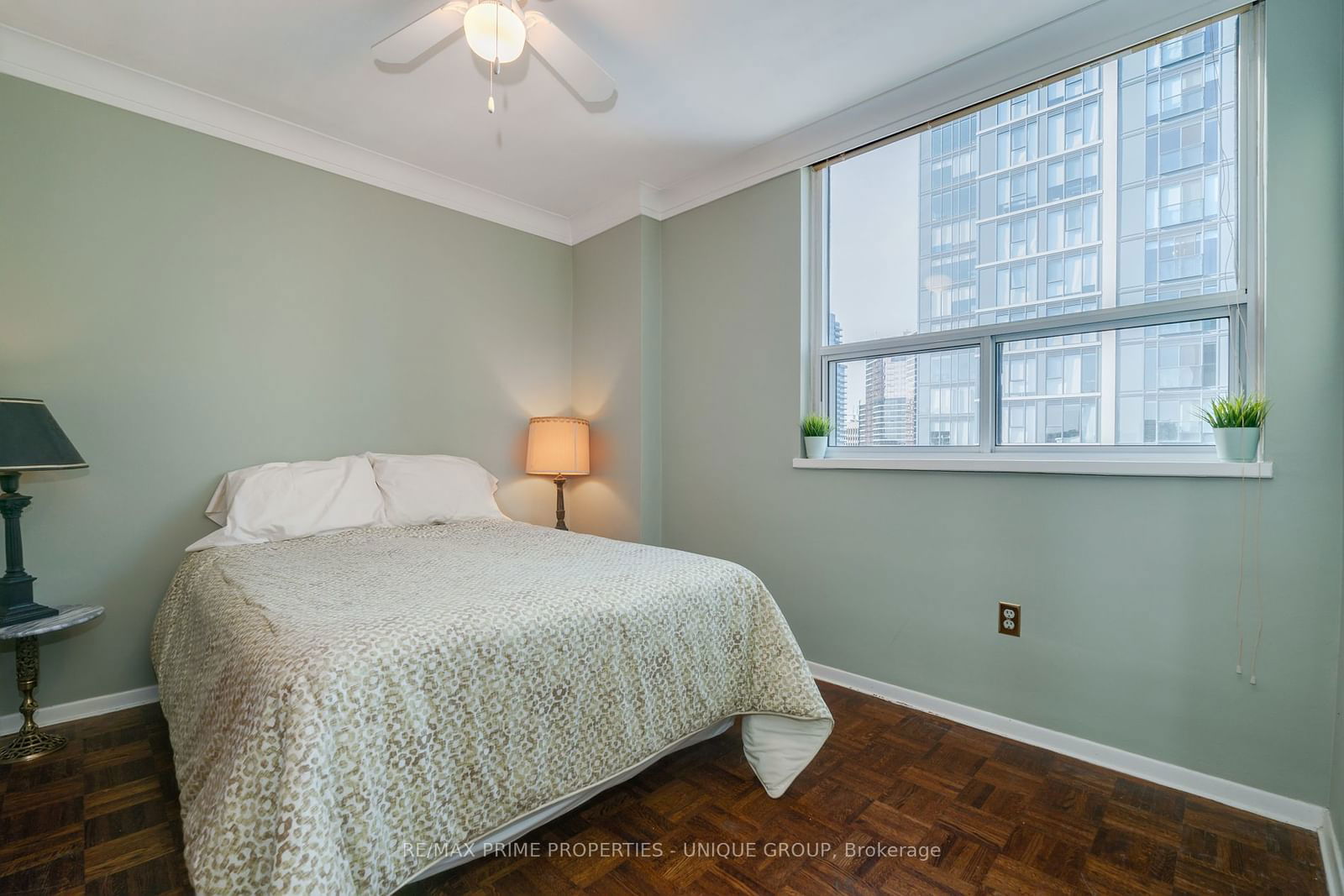 30 Gloucester St, unit 1802 for sale