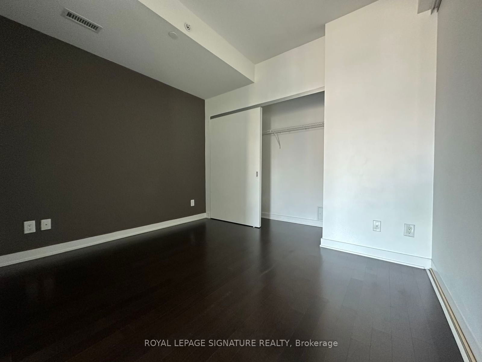 210 Simcoe St, unit 2006 for rent