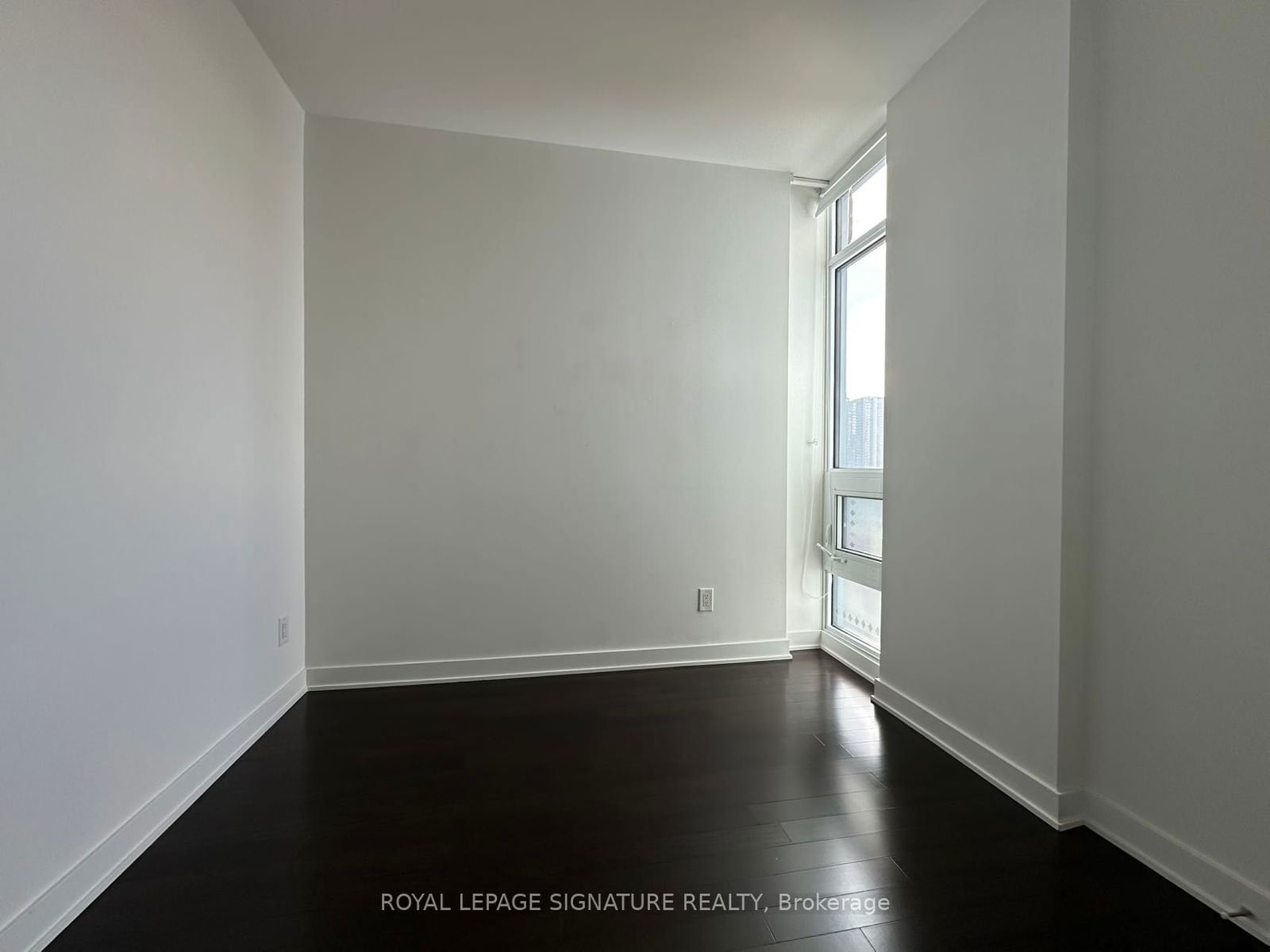 210 Simcoe St, unit 2006 for rent