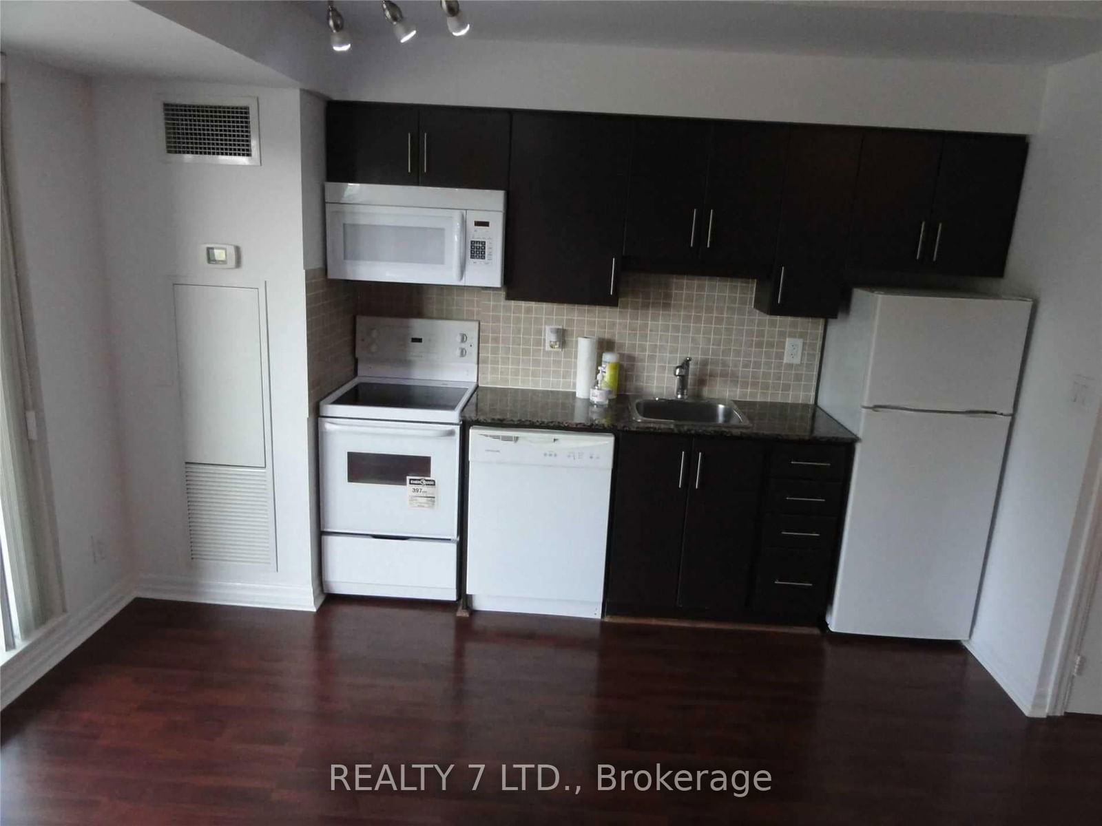 2035 Sheppard Ave E, unit 220 for rent