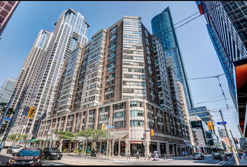 717 Bay St, unit 1307 for rent