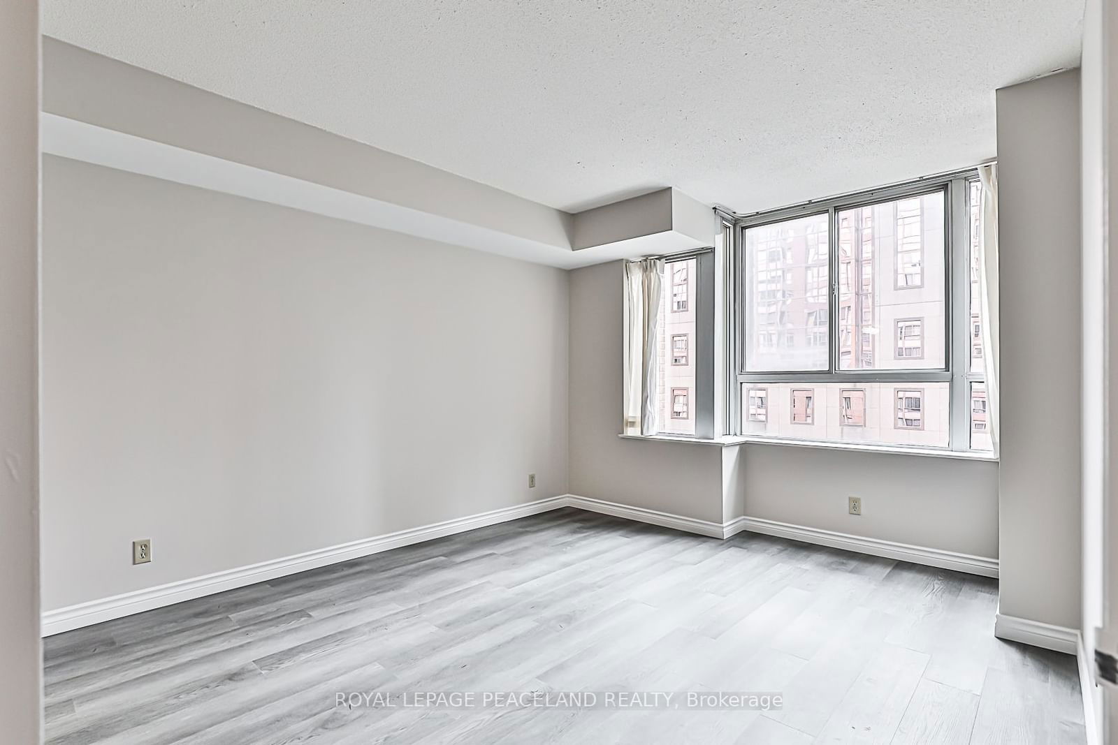 717 Bay St, unit 1307 for rent