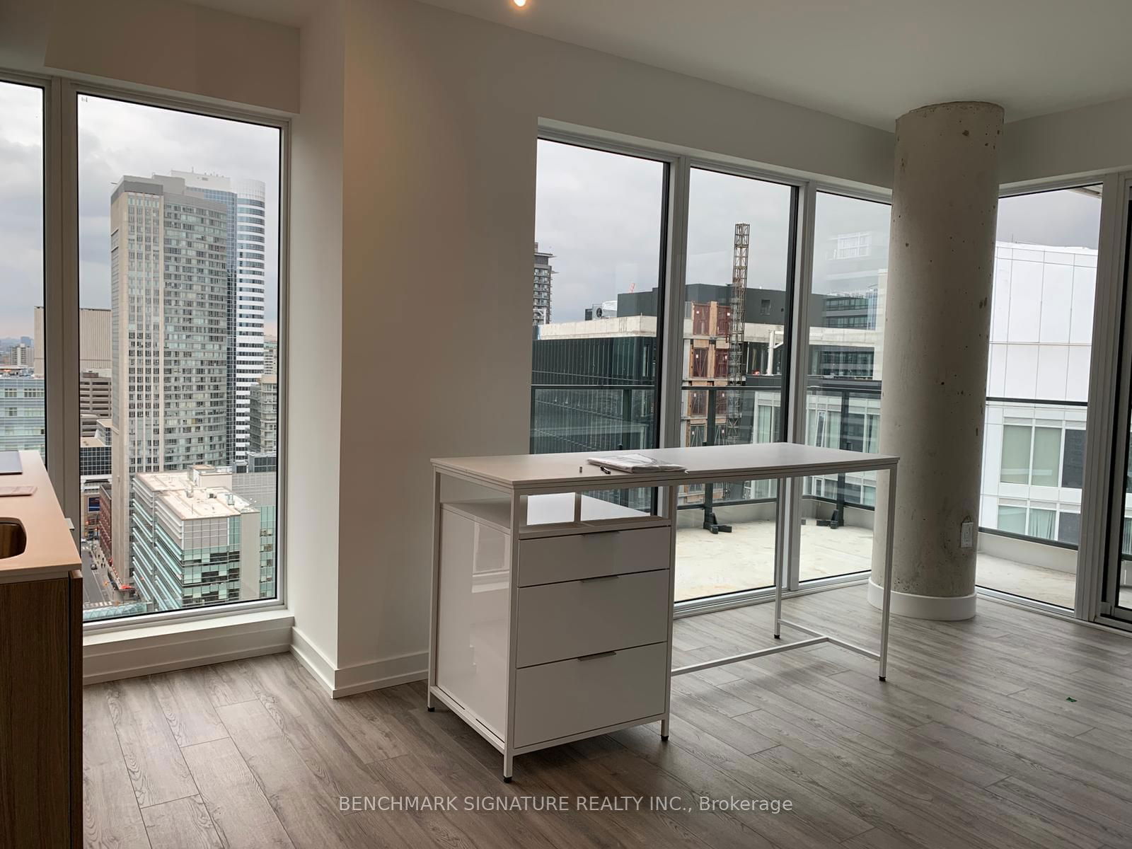 77 Shuter St, unit 3113 for rent