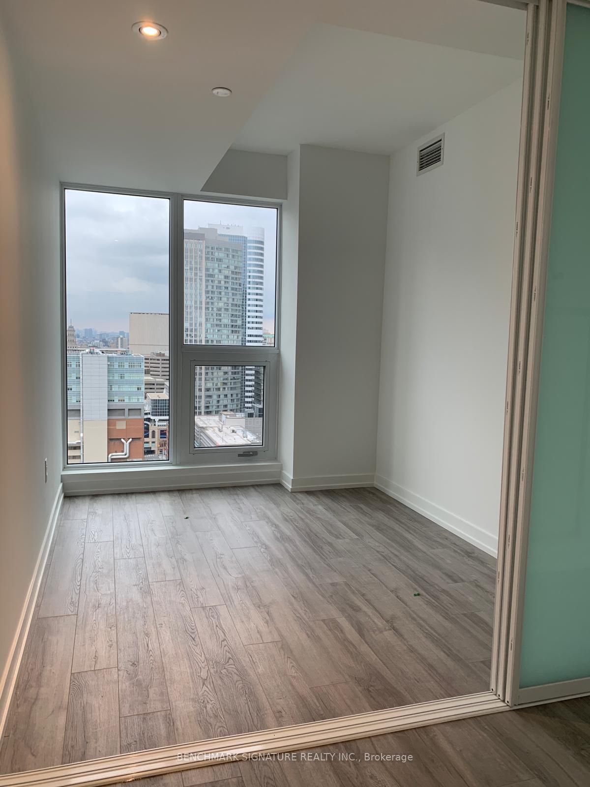 77 Shuter St, unit 3113 for rent