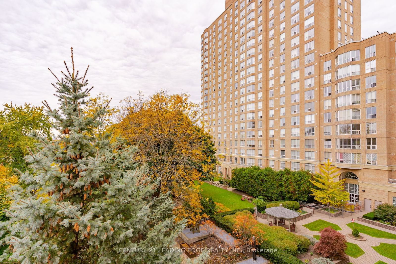 11 Thorncliffe Park Dr, unit 413 for sale