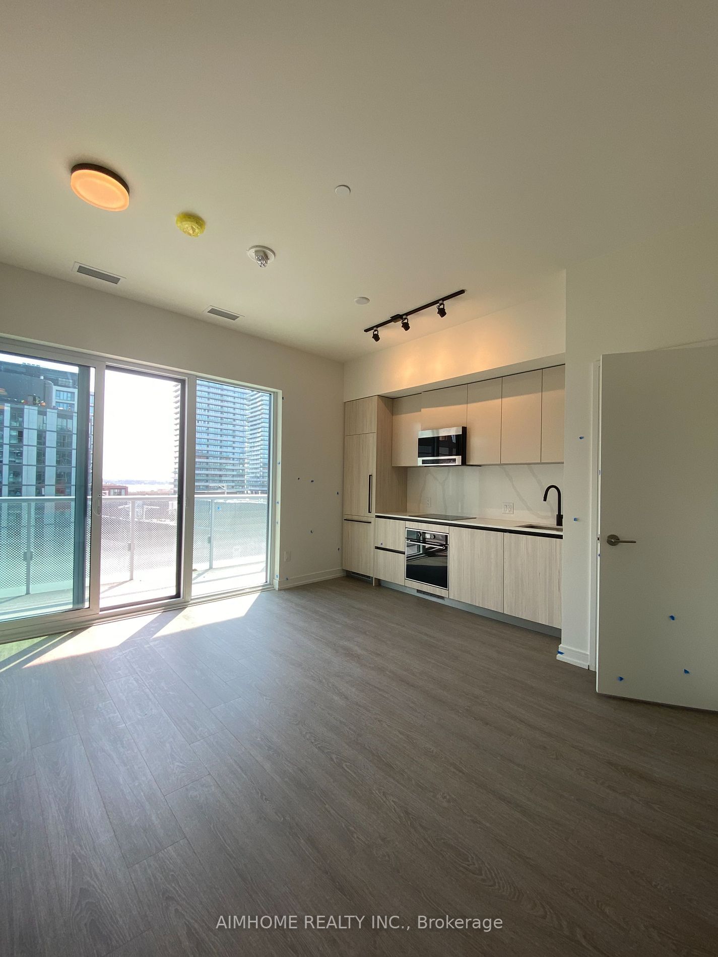 425 Front St E, unit 814 for rent