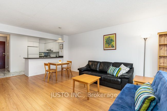 750 Bay St, unit 1108 for sale