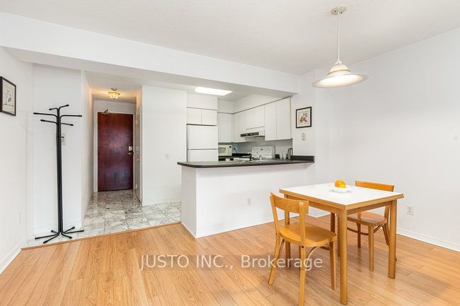 750 Bay St, unit 1108 for sale