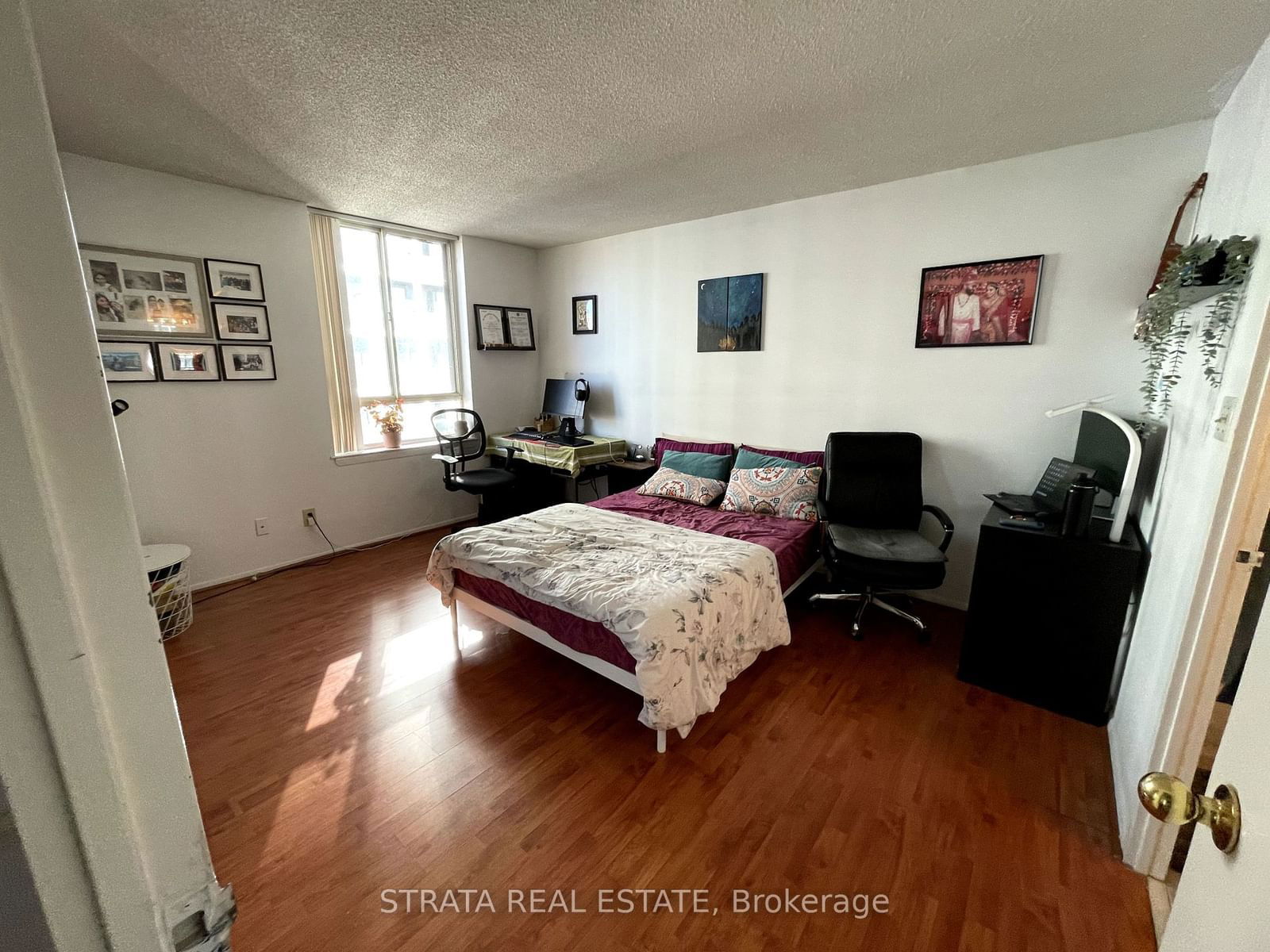 633 Bay St, unit 2504 for rent