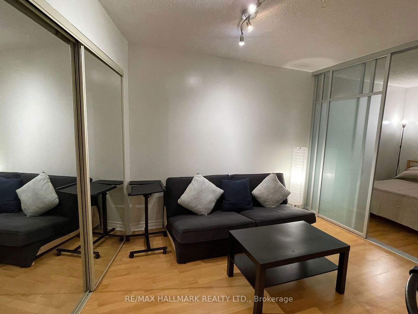 1055 Bay  (Furnished & Prkng) St, unit 913 for rent