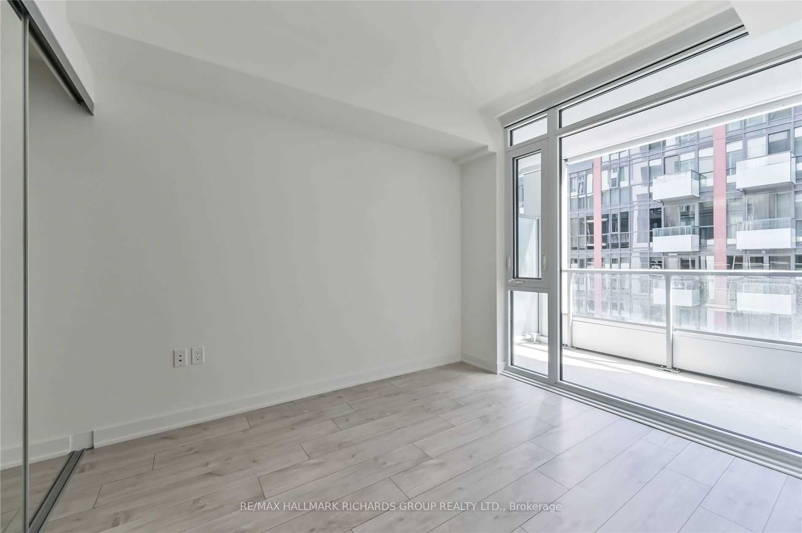 576 Front St W, unit 727 for rent