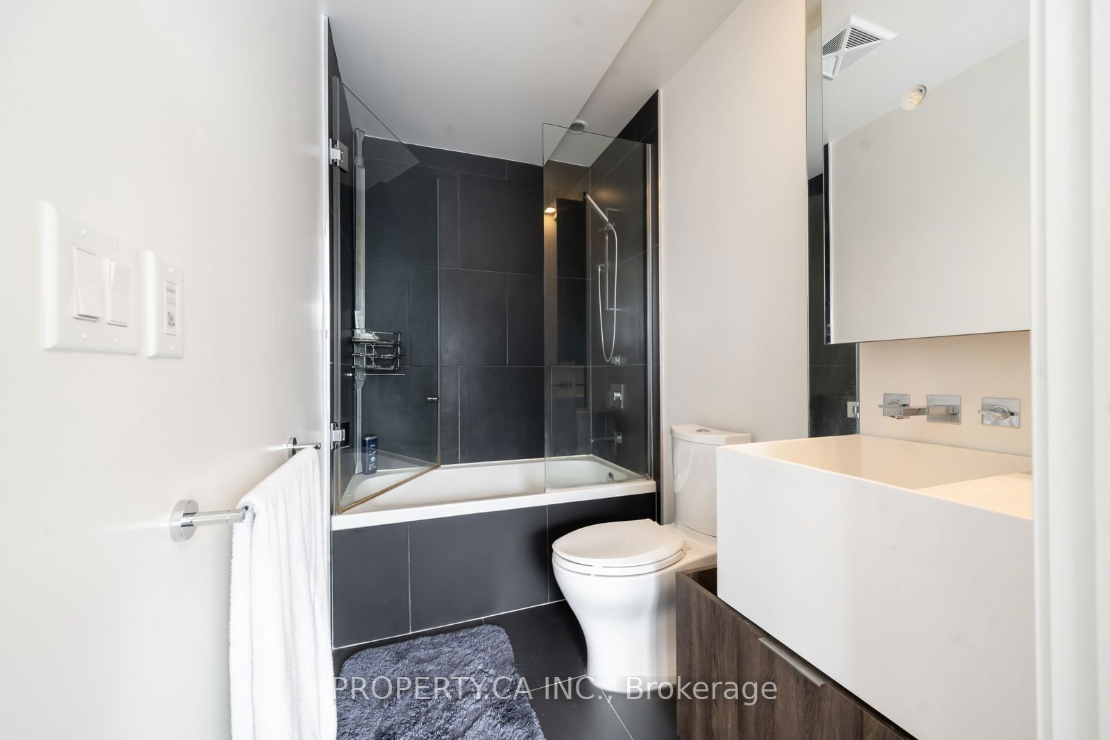 1 Bloor St E, unit 1407 for rent