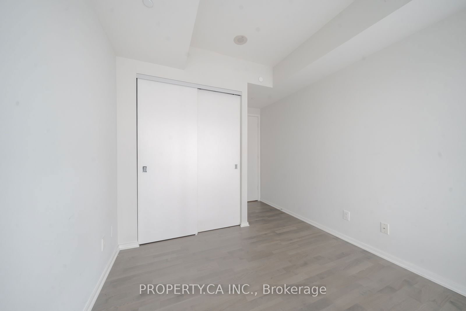 1 Bloor St E, unit 1407 for rent