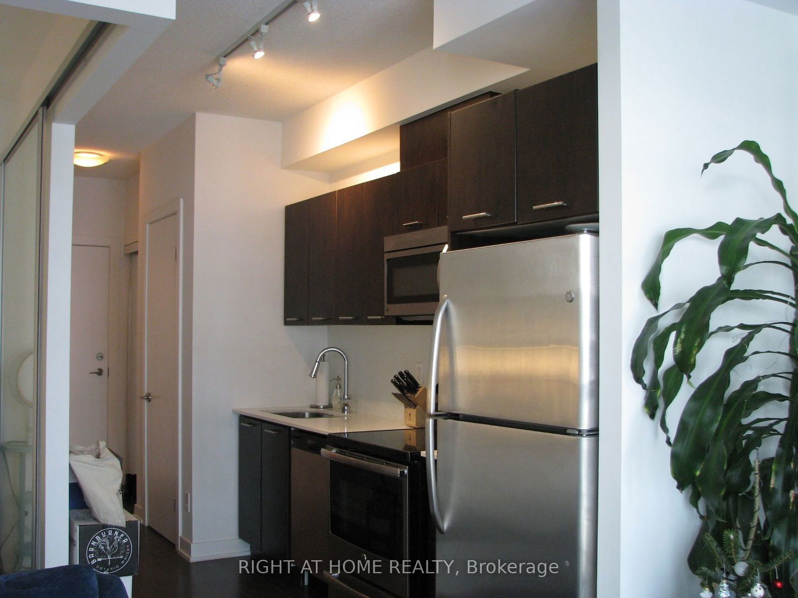 20 Bruyeres Mews, unit 1109 for rent