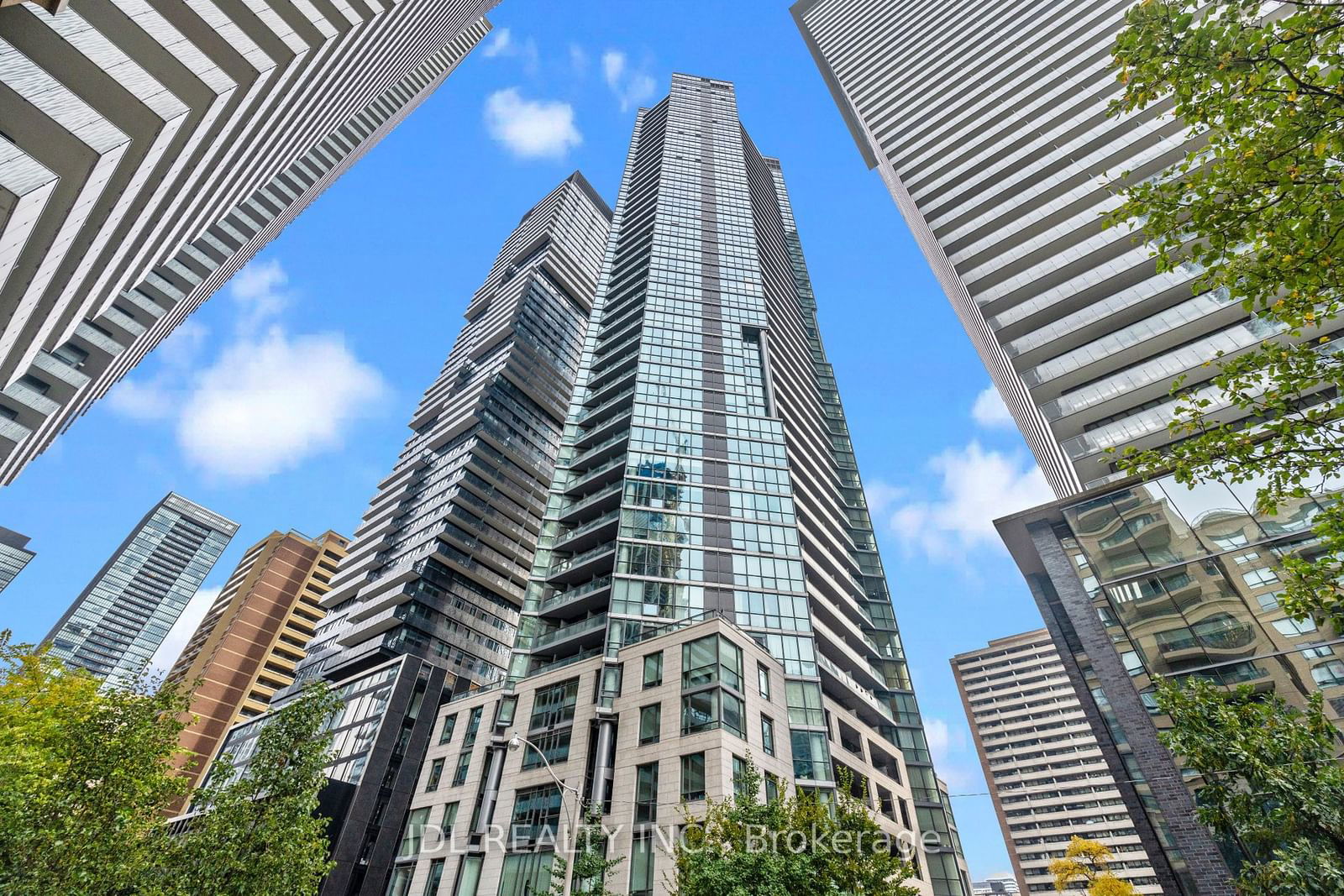 45 Charles St E, unit 3008 for rent