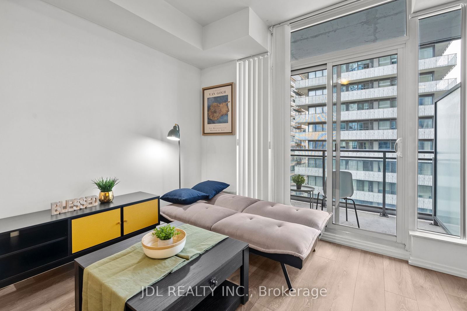 45 Charles St E, unit 3008 for rent