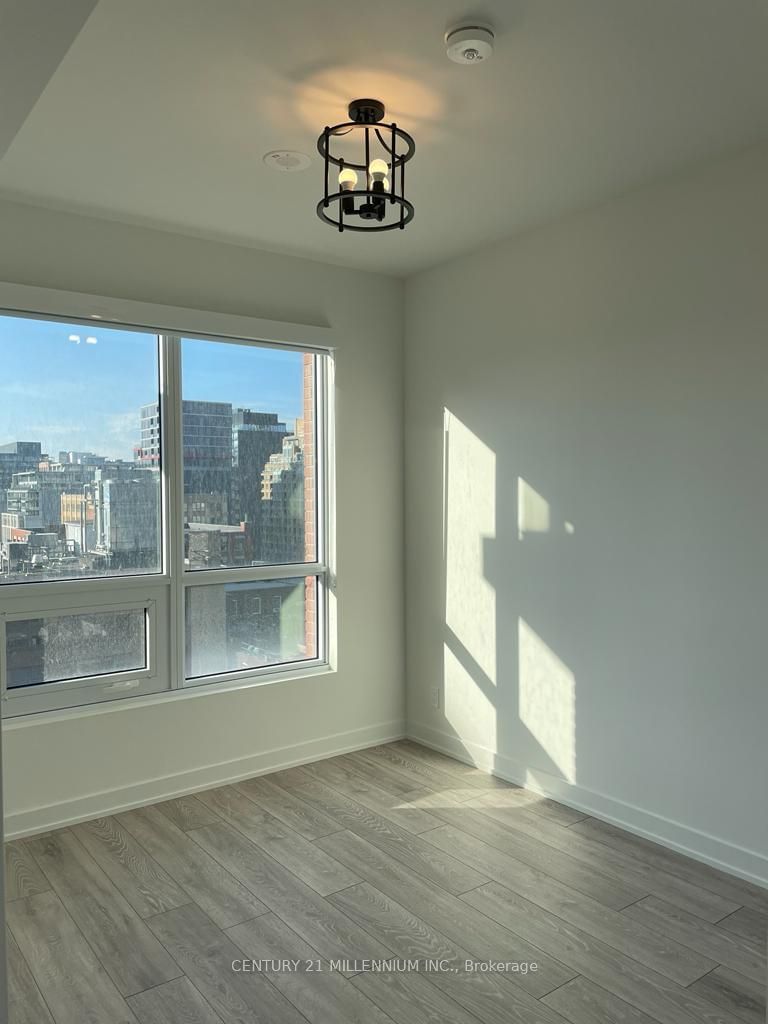 108 Peter St, unit 1019 for rent