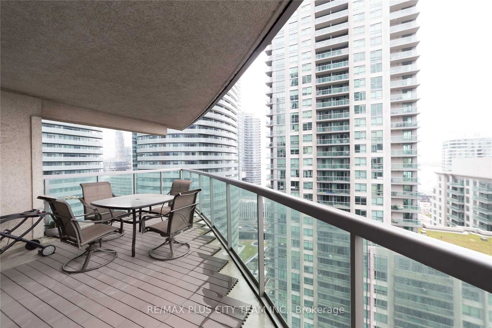 30 Grand Trunk Cres, unit 2211 for rent