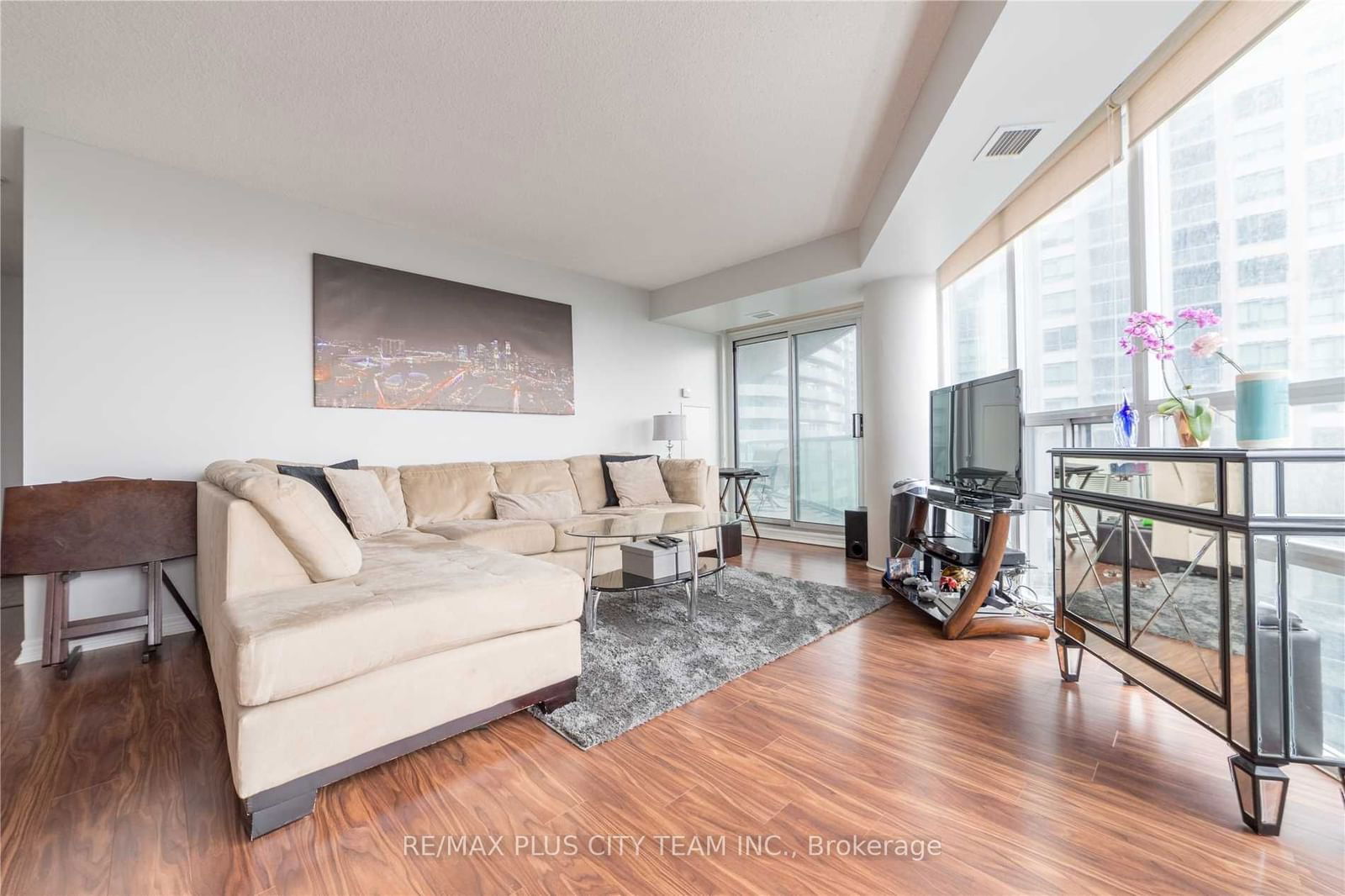 30 Grand Trunk Cres, unit 2211 for rent