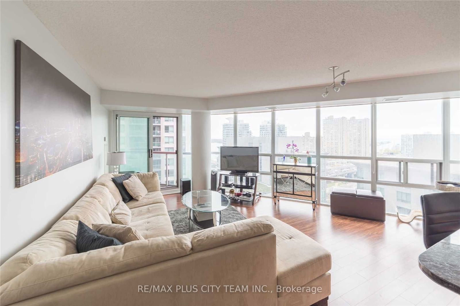 30 Grand Trunk Cres, unit 2211 for rent