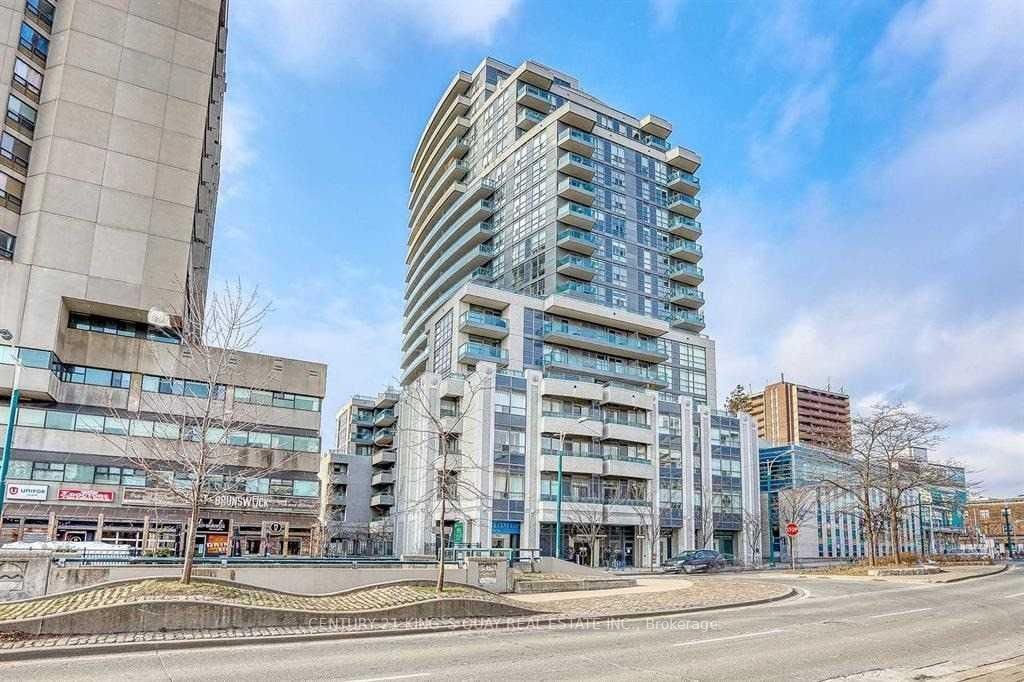 736 Spadina Ave, unit 301 for rent