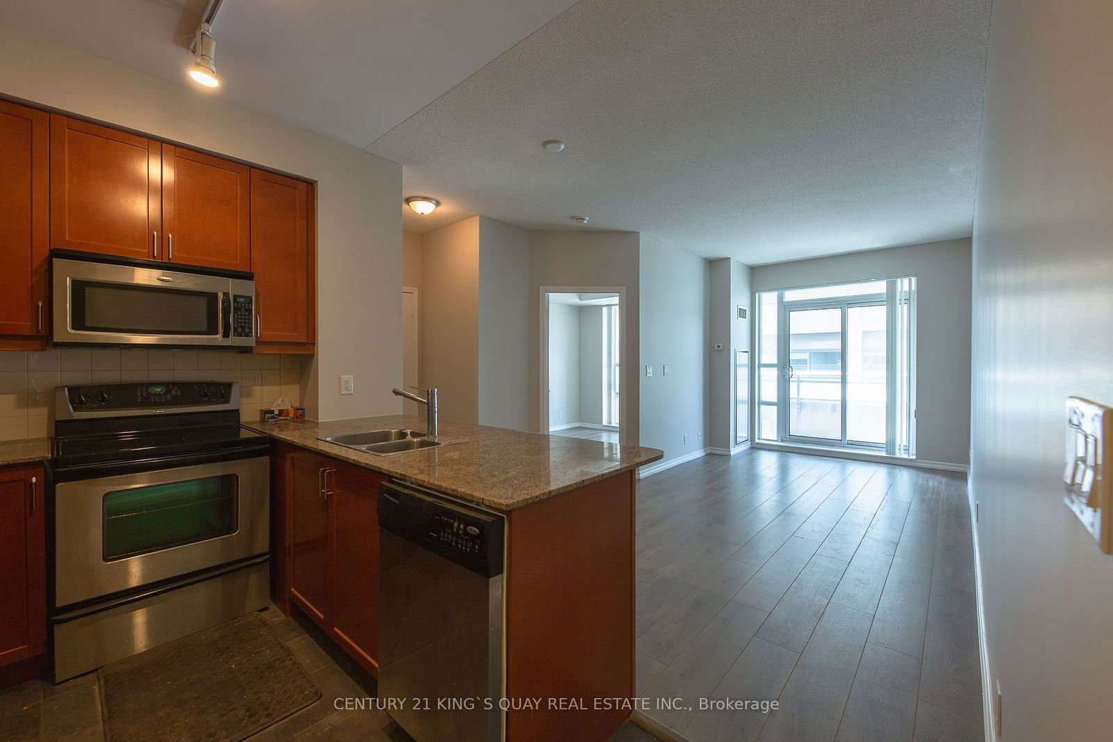 736 Spadina Ave, unit 301 for rent