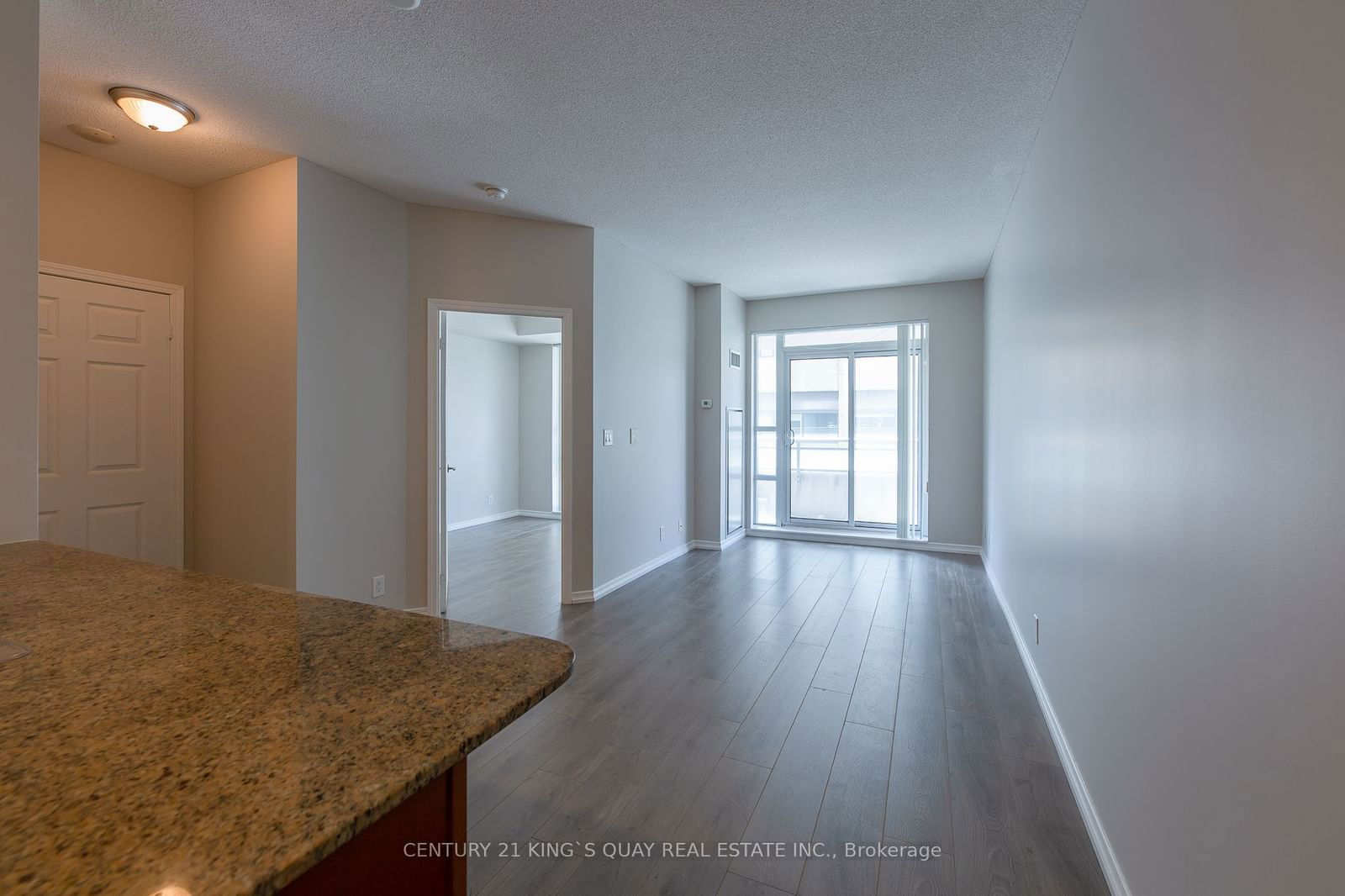 736 Spadina Ave, unit 301 for rent