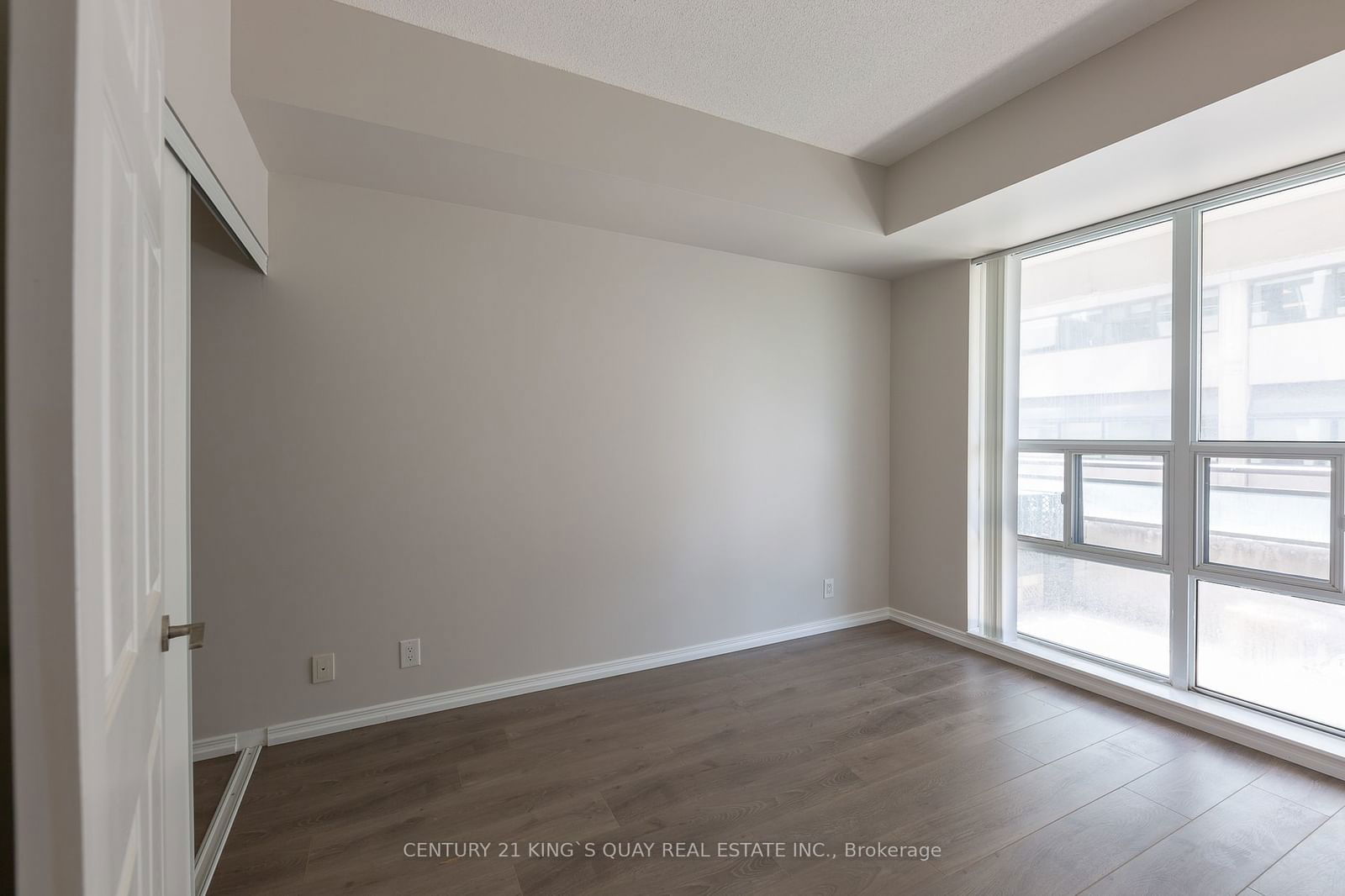 736 Spadina Ave, unit 301 for rent