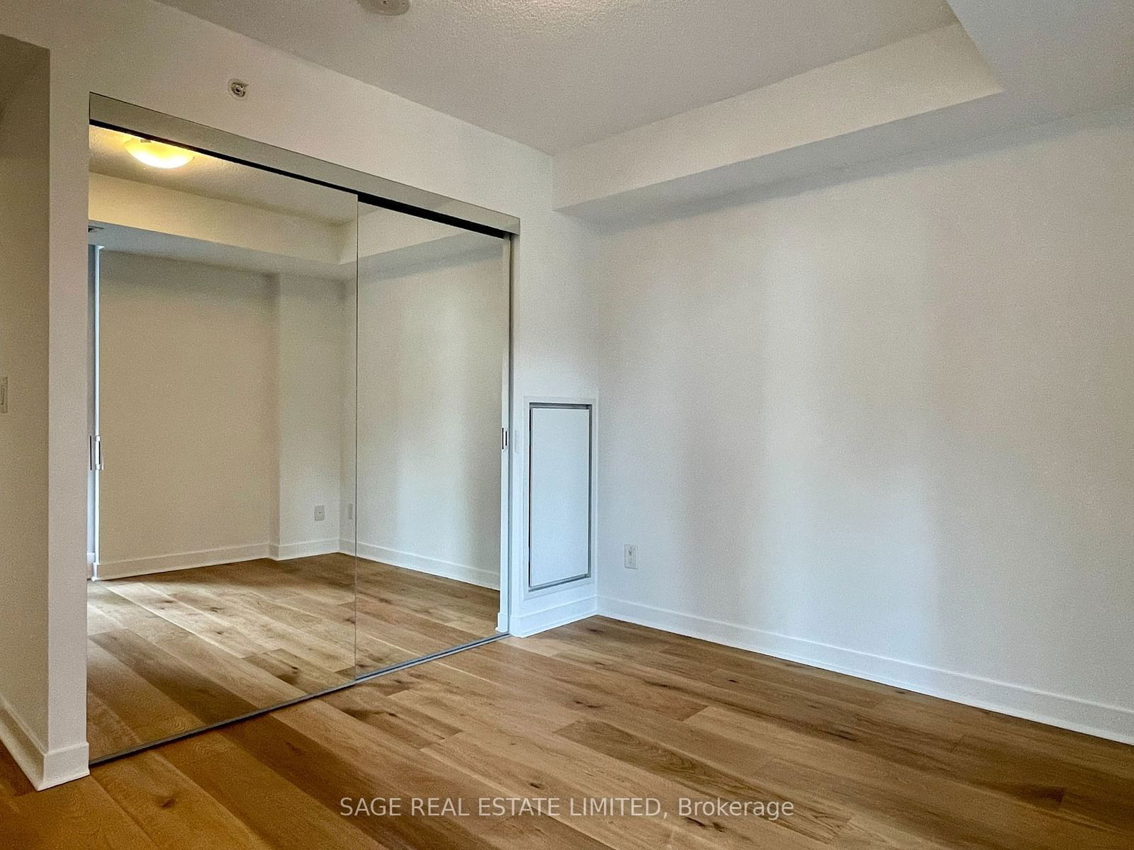 295 Adelaide St W, unit 424 for rent