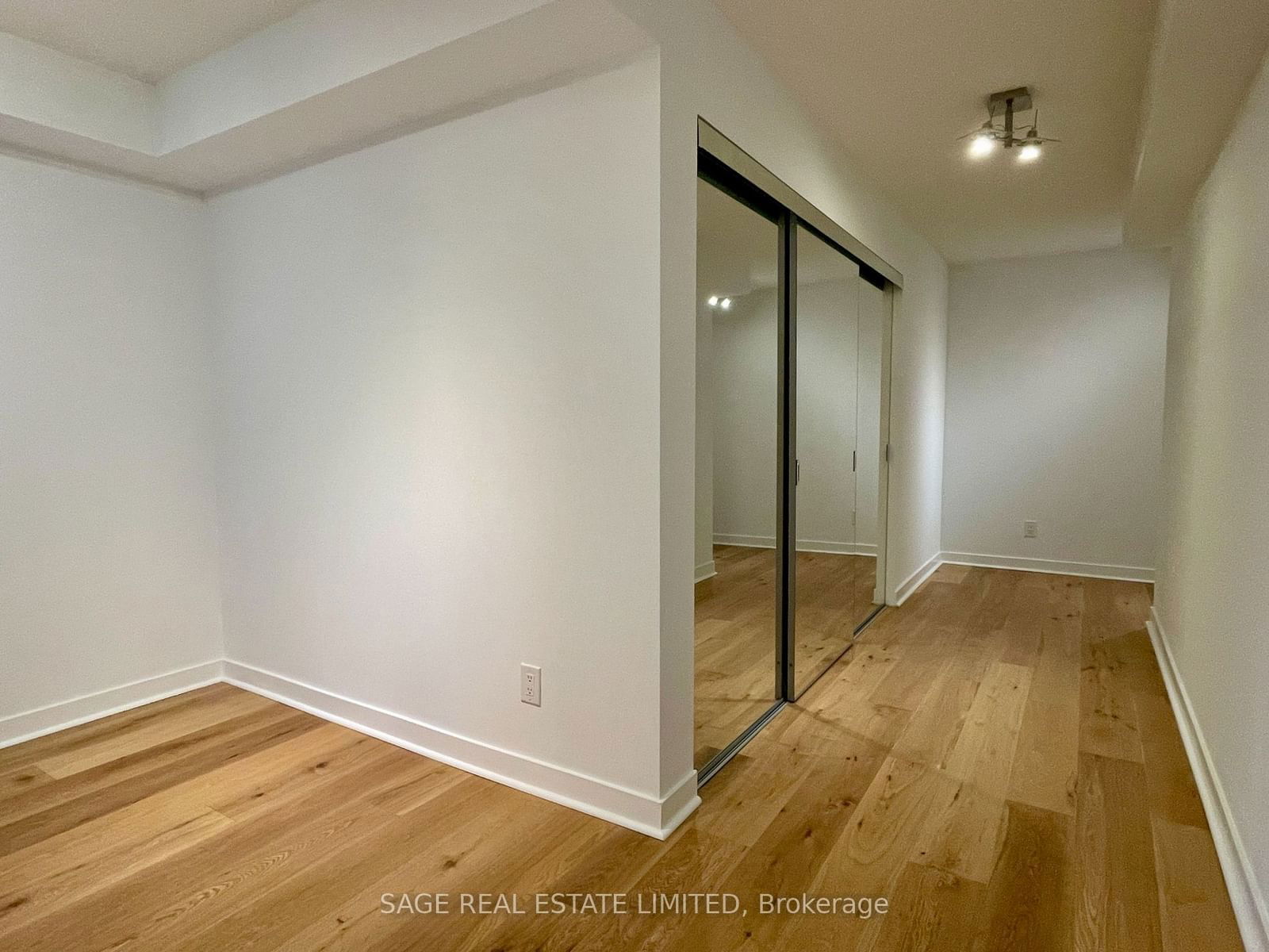 295 Adelaide St W, unit 424 for rent